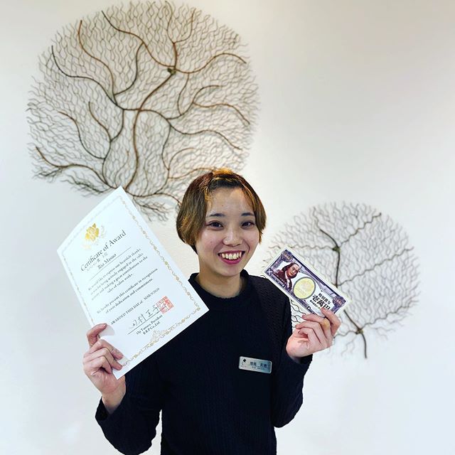 先日表彰がありアシスタントの増尾がシャンプー賞を頂き賞金までGETしましたBRPには頑張ったぶん認めてもらえる環境があります！