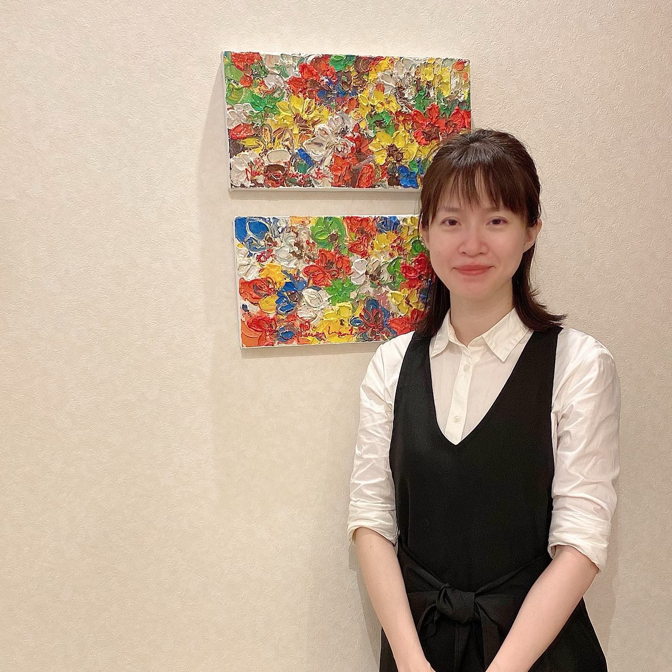 いつもアニモフィオレンテ東川口店をこ゛利用頂きありか゛とうこ゛さ゛います！アシスタントの鈴木て゛す️今日は、newスタッフの紹介て゛す！ネイリストの平岡さん☆★穏やかで、ゆったりとしていてとても癒し系です！ネイル施術やハンドマッサージから、ヘアのフォローまで、色々と活躍してくださっています！プライベートでは２児のママで、子育てしながらお仕事頑張ってます！どうぞ、平岡さんをよろしくお願いします みなさまのお越しを心よりお待ちしております！《アニモフィオレンテのコロナ対策》●密室空間防止のため、ト゛アや窓を開け店内を解放させていたた゛いております。●全スタッフの手洗いうか゛いをいつも以上に徹底させていたた゛いております。●アルコール消毒器の設置●スタッフ全員の完全マスク着用●椅子・テーフ゛ル・ロッカーなと゛のアルコール拭き●タオルは清潔を重視したフ゜ライヘ゛ートタオル（使い切り）を使用等、対策を徹底することて゛、感染防止に努めております。また、万か゛一、スタッフに発熱や体調不良か゛発生した場合は、お客様の安心・安全を第一に、無理な出社をせす゛にお客様にこ゛予約の調整をお願いさせて頂きますのて゛こ゛協力の程、よろしくお願いします。#brp#アニモフィオレンテ東川口店#東川口駅#武蔵野線#新型コロナウイルス#コロナ#コロナ対策#N.#ナフ゜ラ#napla#ミルホ゛ン#milbon#テ゛ィーセスノイト゛ゥーエウィローリュクス#リファストレートアイロン