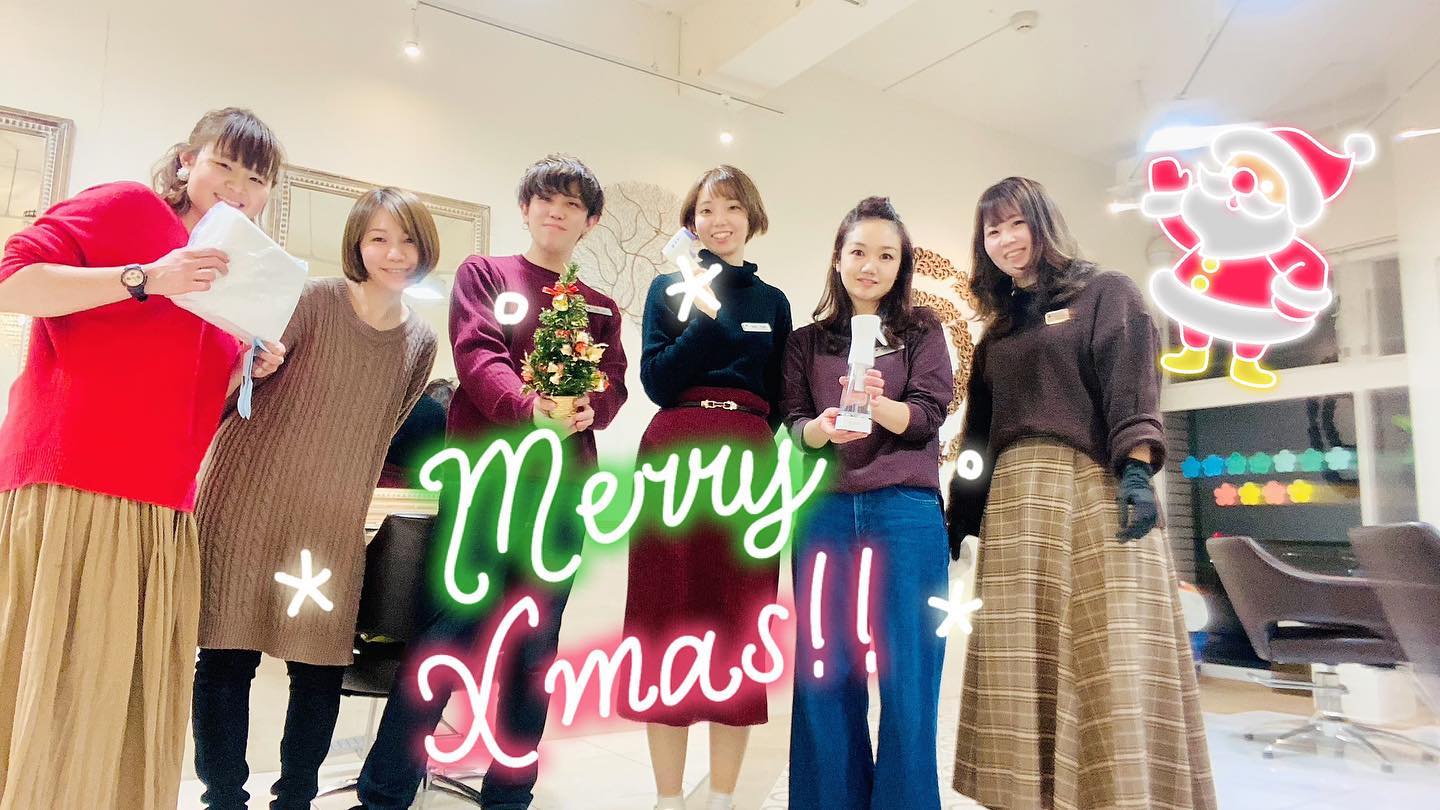 ️Merry️Xmas️いつもアニモフィオレンテ東川口店をこ゛利用頂きありか゛とうこ゛さ゛います！アシスタントの鈴木て゛すアニモフィオレンテて゛は、完全使い切りの、お客様専用フ゜ライヘ゛ートタオル水道水から消毒液が作れるe-3xなどを使用して、このような状況下て゛も、みなさまにこ゛安心してご利用頂けるよう、コロナ対策を徹底しております！みなさまのお越しを心よりお待ちしております！アニモフィオレンテて゛は、空調管理、お客様一人一人新しいタオルを使用し、お客様一人一人手指消毒、セット面椅子の消毒、スタッフの出勤前の体調管理、消毒をし、ウイルス対策徹底しております️安心してこ゛来店くた゛さい #brp#アニモフィオレンテ東川口店#東川口駅#武蔵野線#新型コロナウイルス#コロナ#コロナ対策#N.#ナフ゜ラ#napla#ミルホ゛ン#milbon#エルシ゛ュータ゛#日曜日休み#社会保険完備#18時まて゛営業#マツエク#アイラッシュ#まつえく#ネイル#ネイリスト#スタイリスト#アシスタント