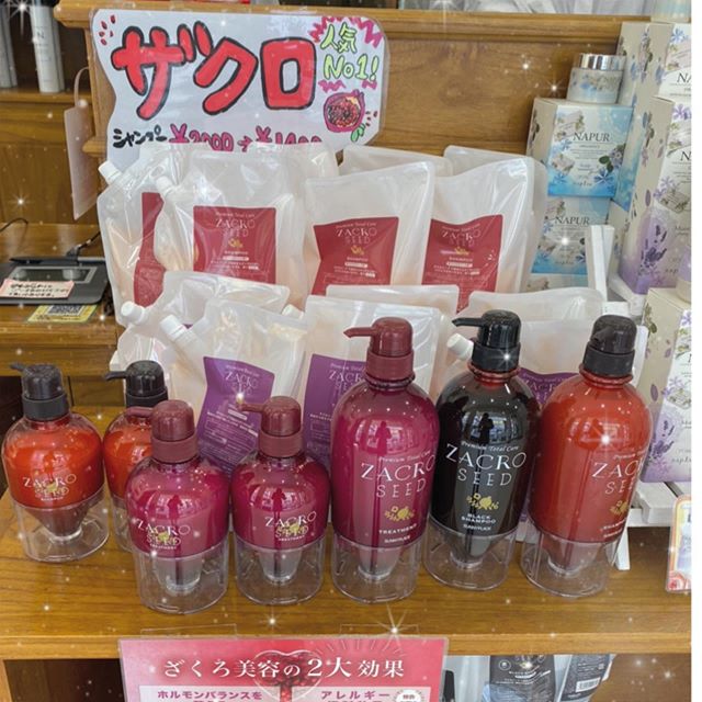 春日部駅から徒歩2分･:*+. 40代の髪のお悩みはお任せ下さい！animo(アニモ)フィオレンテ春日部アシスタントの高山です・女性のために作られたザクロシャンプー️オススメですお試しサイズにピッタリ小サイズもございます️️店販のみのお客様も大歓迎です️お待ちしております・また当店はコロナ対策として従業員マスク営業させて頂いておりますまた皆様にアルコール消毒ご協力頂いておりますのでよろしくお願いします#ナプラ#Nドットセラム#ミルボン#Nドットポリッシュオイル#お子様同伴ok #当日ご予約OK#ロブ#エルジューダ#エルジュダエマルジョン#クレオンしんちゃん#春日部#アーバンパークライン#南桜井#春日部西口#春日部美容室#ナシードカラー#ナピュール#ヘアビューロン#アレンジスタイル#ビューロンカールアイロン#2019#袴ヘア#袴#ゴルフ#40代の髪の悩み