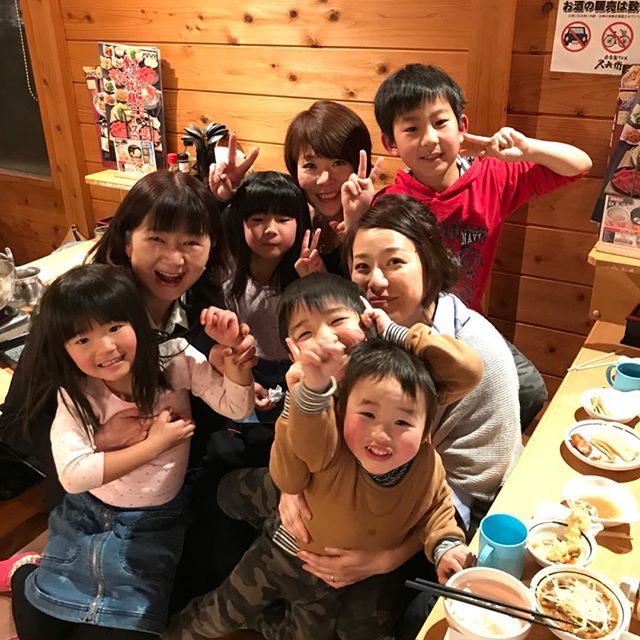 vivace川間北口店の大島です。先日、角田さんの歓迎会をしました。ちびっ子達も一緒で楽しいいひと時でした。