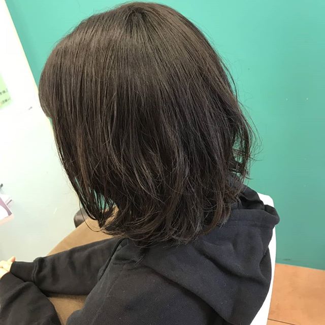 重く長かった長さをバッサリ！軽くした分癖を生かしてパーマ風にスタイリング！#N.#エヌドット#ナプラ#ミルボン#美容師の休日#美容師の卵#美容学生#美容師 #美容師募集 #スタッフ募集 #美容室 #美容専門学校 #美容師国家試験 #スタイリスト募集 #アシスタント募集 #ネイリスト募集 #美容好き #美容学生 #ママさん美容師 #アーバンパークライン #