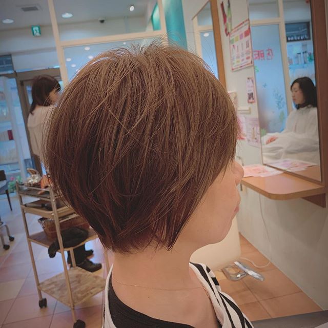 おはようございます。阿部です明るめのベージュカラーで柔らかさUP️ ショートスタイルで軽さもあり動きも出しやすいです。#N.#エヌドット#ナプラ#ミルボン#美容師の休日#美容師の卵#美容学生#美容師 #美容師募集 #スタッフ募集 #美容室 #美容専門学校 #美容師国家試験 #スタイリスト募集 #アシスタント募集 #ネイリスト募集 #美容好き #美容学生 #ママさん美容師 #アーバンパークライン #ショートヘア