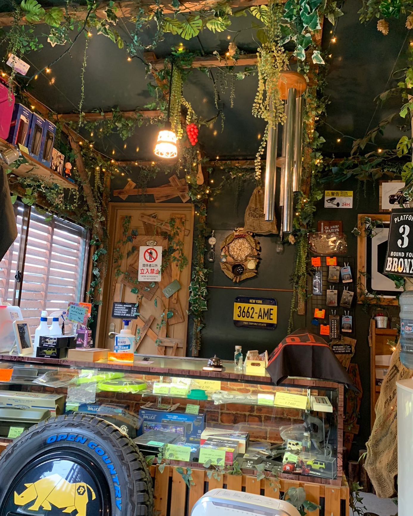 休日は愛車ジムニーの1年点検に行ってきました