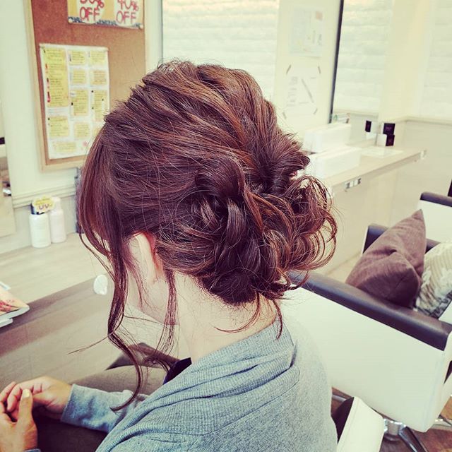 こんばんはvivace 川間南口店なかのです 今日はやっとお天気が良くなり、若干夏のような１日でしたね暑くなる季節は、髪を短くショートスタイルもオススメですが、顔周りや襟足がスッキリするアップスタイルもオススメです️ #vivace? #vivace川間南口 #野田#野田市 #川間駅 #美容師 #美容専門学校 #美容好き #パーマ #デジタルパーマ #ショート #マッシュ #ボブ #ナプラ #N. #シアミルク #シアバター #ナシード#デザインパーマ#アッシュ #ピンクベージュ #アッシュグレー #フォギーベージュ #ショコラブラウン#令和  #ヘアアレンジ #アップ