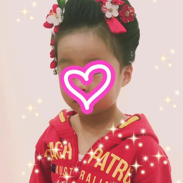 先日、七五三のセットを担当させて頂きました。まだあどけない3歳のお祝いです。ママの熱望で日本髪にさせて頂きました❣️ 可愛いですね！#vivace  #vivace川間南口 #野田#野田市 #川間駅 #美容師 #美容専門学校 #美容好き #パーマ #デジタルパーマ #ショート #マッシュ #ボブ #ナプラ #N. #シアミルク #成人式 #卒業式  #七五三 #振袖 #袴 #成人式アップ #卒業式