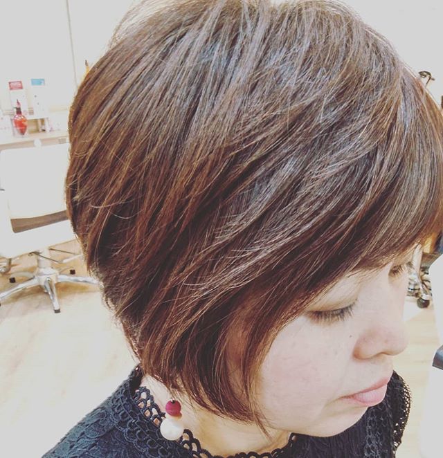 今日は営業後スタッフ同士で髪を切りあいました大友は安定のショートボブに川間南口店山本#vivace  #vivace川間南口 #野田#野田市 #川間駅 #美容師 #美容専門学校 #美容好き #パーマ #デジタルパーマ #ショート #マッシュ #ボブ #ナプラ #N. #シアミルク #シアバター #ナシード#デザインパーマ#ピンク #ピンクベージュ #バイオレット #フォギーベージュ #ショコラブラウン#成人式 #卒業式  #七五三 #振袖 #袴 #成人式アップ #卒業式