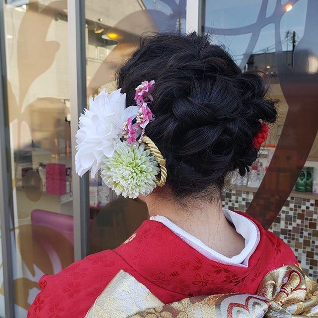 年末になり慌ただしくなってきましたね😀年が明けたらすぐ成人式です️一生に一度のお祝いお手伝いさせていただきます️川間南口店山本#vivace#野田美容室#川間#成人式スタイル#ナプラ#N.#Nドット#ポリッシュオイル