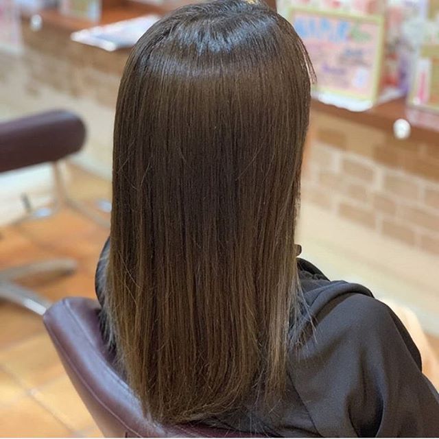 気になるクセやうねりもサラサラストレートに️当店のストレートは自然な仕上がりで持ちもいいです川間南口店山本