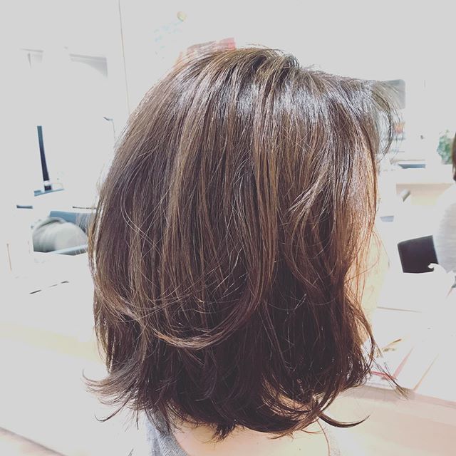 こんにちは！vivaceの大友です!伸ばしたいのに、肩ではねて、なんだかまとまらない️なんてお悩みの方🤗ぜひ、肩上、肩下の長さは、パーマをかけて、あえて、動かすスタイルにしちゃいましょ❣️ ボブスタイルも気分や天気で、変化が楽しめます！🤗 #vivace  #vivace川間南口 #野田#野田市 #川間駅 #美容師 #美容専門学校 #美容好き #パーマ #デジタルパーマ #ショート #マッシュ #ボブ #ナプラ #N. #シアミルク #シアバター #ナシード