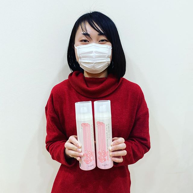 スパの練習もしてます！！新入社員のなっちゃんです?¨?・炭酸シャンプーは週に1、2回の使用で頭皮の皮脂などしっかり落としてサッパリです🚿スパの時にも使用しております🏻‍♀️ スタイリスト阿部川美帆#ナプラ#Nドットセラム#ミルボン#Nドットシアミルク#お子様同伴ok #当日ご予約OK#エルジューダ#エルジュダエマルジョン#ナシードカラー#ナピュール#ヘアビューロン#ビューロンカールアイロン#袴ヘア#袴#ゴルフ#縮毛矯正  #美容室  #野田市#コロナ対策美容室#やってる美容室千葉