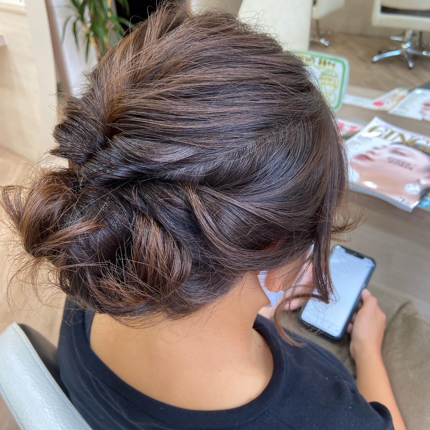 本日はパーティーセットのお客様がいらっしゃいました😀とても似合っていて可愛く仕上がりました2人もお子さんがいらっしゃるとはビックリです️川間南口山本#ナプラ#Nドットセラム#Nドットシアミルク #当日ご予約OK#ミルボン#エルジューダ#エルジュダエマルジョン#リファストレートアイロン#縮毛矯正  #パーティーセット