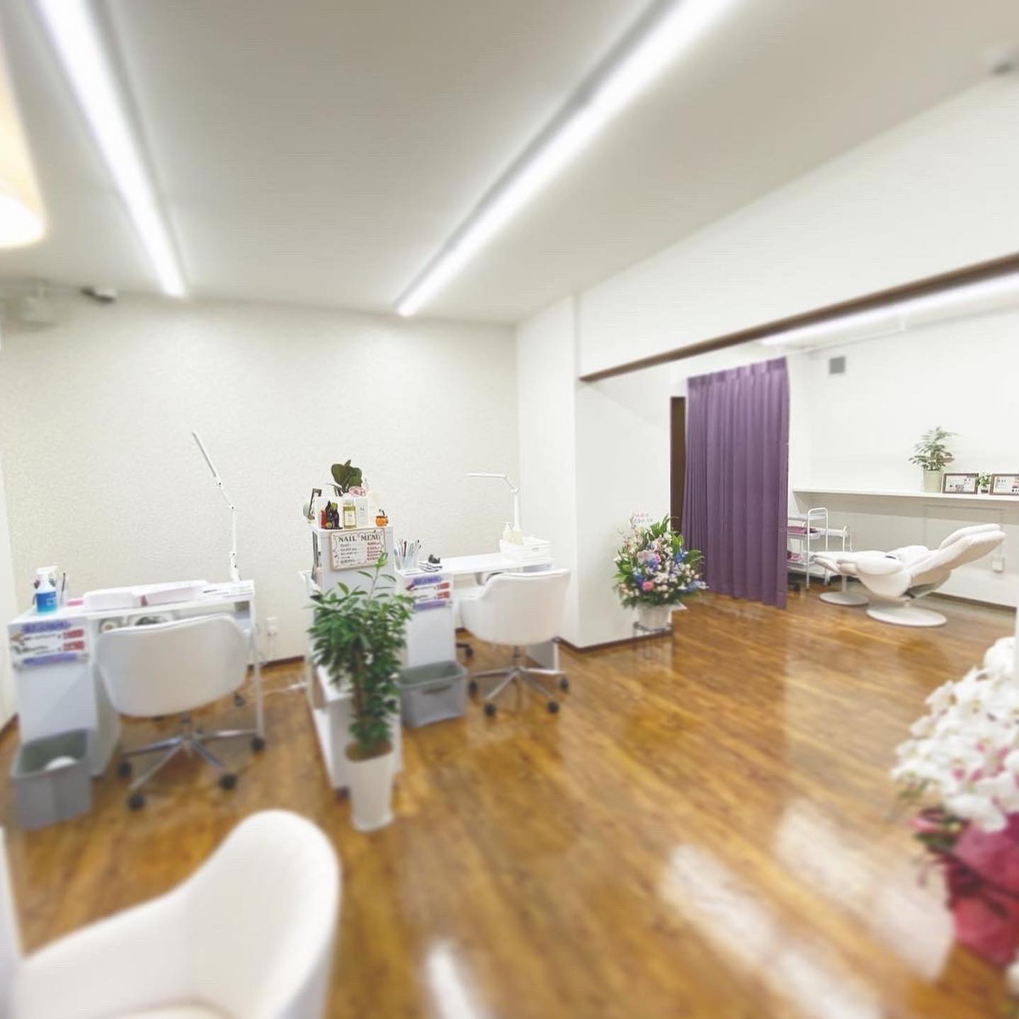 姉妹店フェリーチェの店内ですとっても、素敵🤩指先のオシャレも是非フェリーチェ川間で高添#N. #Nドット #エヌドット #ナプラ #イルミナカラー #ミルボン #アディクシー #スロウカラー #美容師の休日 #美容師の卵 #美容師求人 #美容師募集 #スタッフ募集 #スタイリスト募集 #アシスタント募集 #ネイリスト募集 #美容好き #リクルート #日曜定休 #エルジューダ #アイラッシュ #埼玉美容師 #似合わせ #ヘアビューロン #ヘアビューザー