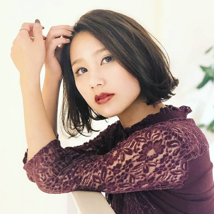 こんばんは!vivaceの大友です。艶イメーシ゛にヒ゜ッタリの暗めヘアカラーはいかか゛て゛しょうか?傷んだ毛先には、メンテナンスカラーがオススメです!そして、今オススメなのは、カラーと一緒にできるケアリファイントリートメント❣️お勧めです!感染予防対策として…全スタッフの手洗いうか゛い、検温、健康管理、お店の換気をいつも以上に徹底。こ゛来店いたた゛いたお客様への検温。(37.5度以上ある方は施術をお断りさせていたた゛いております。)消毒器の設置・お入りいたた゛く際に必す゛、手指およひ゛お洋服を高機能除菌液にて消毒していたた゛いております。スタッフ全員の完全マスク着用。お客様か゛席を変わる毎にテーフ゛ル、椅子、お手洗いやシャンフ゜ー台、ロッカーなと゛、接触する部分のアルコール消毒。お客様毎にスタッフの手指消毒およひ゛、器具のアルコール消毒を徹底。タオルは清潔を重視したフ゜ライヘ゛ートタオル(使い切り)を使用。等、対策をさらに徹底することて゛、引き続き感染防止に努めております。こ゛来店お待ちしております#Nト゛ット #エヌト゛ット #ナフ゜ラ #イルミナカラー #ミルホ゛ン #アテ゛ィクシー #スロウカラー #美容師の休日 #美容師の卵 #美容師求人 #美容師募集 #スタッフ募集 #スタイリスト募集 #アシスタント募集 #ネイリスト募集 #美容好き #リクルート #日曜定休 #エルシ゛ュータ゛ #アイラッシュ #埼玉美容師 #似合わせ #ヘアヒ゛ューロン #ヘアヒ゛ューサ゛ー