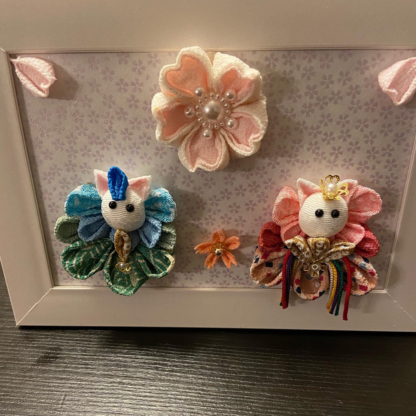 今日は雛祭りですね大友さん手作りのこちらをいただきましためちゃくちゃ可愛いし細かいところまで素敵過ぎて、子供も私もメロメロです#N. #Nドット #エヌドット #ナプラ #イルミナカラー #ミルボン #アディクシー #スロウカラー #美容師の休日 #美容師の卵 #美容師求人 #美容師募集 #スタッフ募集 #スタイリスト募集 #アシスタント募集 #ネイリスト募集 #美容好き #リクルート #日曜定休 #エルジューダ #アイラッシュ #埼玉美容師 #似合わせ #ヘアビューロン #ヘアビューザーvivaceでは引き続きお客様に安心してご来店頂けますよう、感染症予防対策にさらなる徹底をして参ります。感染予防対策として…全スタッフの手洗いうがい、検温、健康管理、お店の換気をいつも以上に徹底。ご来店いただいたお客様への検温。(37.5度以上ある方は施術をお断りさせていただいております。)消毒器の設置・お入りいただく際に必ず、手指およびお洋服を高機能除菌液にて消毒していただいております。スタッフ全員の完全マスク着用。お客様が席を変わる毎にテーブル、椅子、お手洗いやシャンプー台、ロッカーなど、接触する部分のアルコール消毒。お客様毎にスタッフの手指消毒および、器具のアルコール消毒を徹底。タオルは清潔を重視したプライベートタオル(使い切り)を使用。等、対策をさらに徹底することで、引き続き感染防止に努めております。お客様が、安心してリラックスできる環境作りを徹底すると共に、1人でも多くのお客様のキレイのお手伝いが出来る様にスタッフ一同、努力して参ります。ご来店心よりお待ちしております。