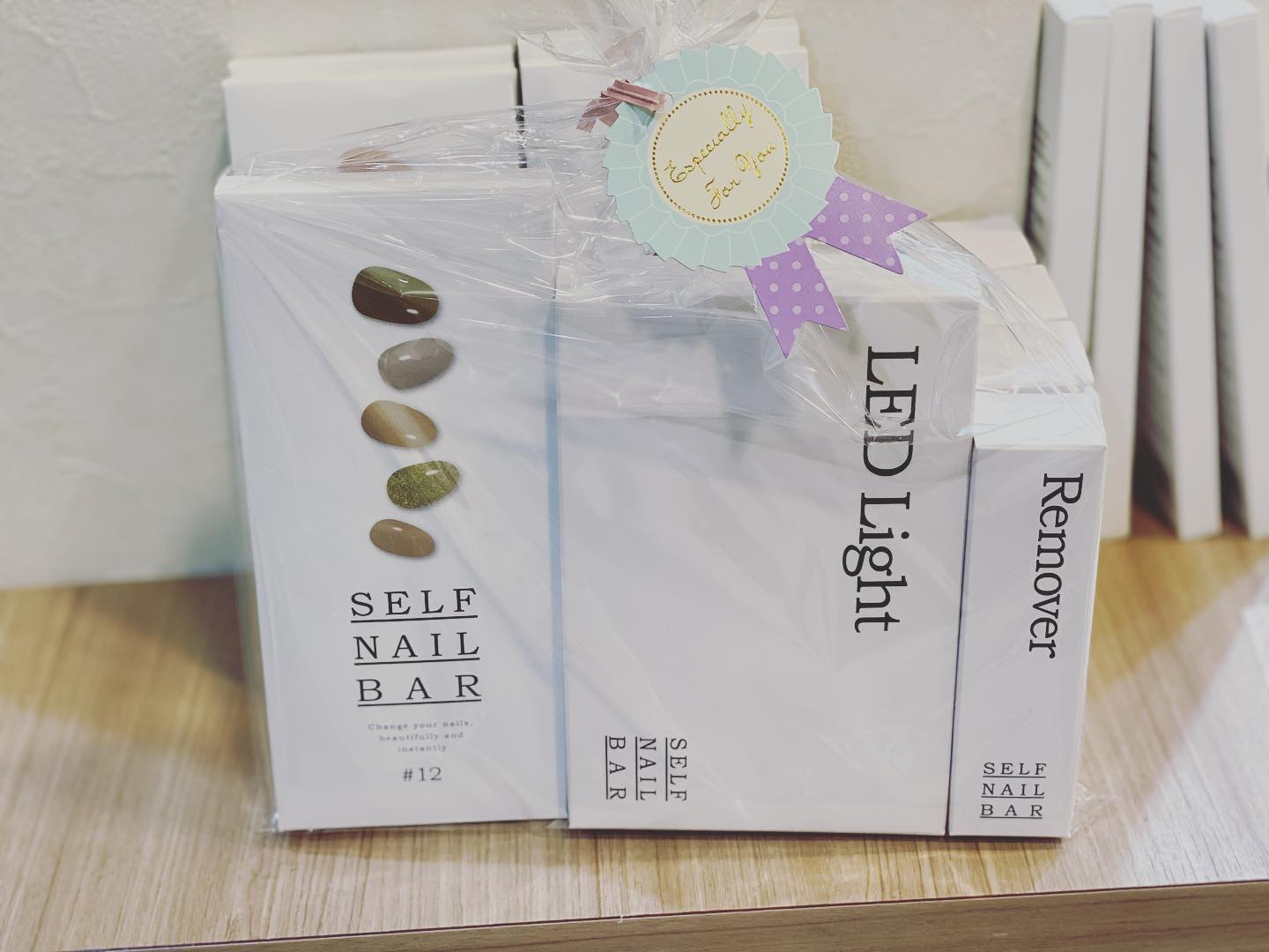 お得な3点セットいかがでしょうか?お家で簡単セルフネイルができちゃいます🏻♀️プレゼントにも喜ばれますよっ?¨?・スタイリスト阿部川・vivaceて゛は引き続きお客様に安心してこ゛来店頂けますよう、感染症予防対策にさらなる徹底をして参ります。感染予防対策として…全スタッフの手洗いうか゛い、検温、健康管理、お店の換気をいつも以上に徹底。こ゛来店いたた゛いたお客様への検温。(37.5度以上ある方は施術をお断りさせていたた゛いております。)消毒器の設置・お入りいたた゛く際に必す゛、手指およひ゛お洋服を高機能除菌液にて消毒していたた゛いております。スタッフ全員の完全マスク着用。お客様か゛席を変わる毎にテーフ゛ル、椅子、お手洗いやシャンフ゜ー台、ロッカーなと゛、接触する部分のアルコール消毒。お客様毎にスタッフの手指消毒およひ゛、器具のアルコール消毒を徹底。タオルは清潔を重視したフ゜ライヘ゛ートタオル(使い切り)を使用。等、対策をさらに徹底することて゛、引き続き感染防止に努めております。お客様か゛、安心してリラックスて゛きる環境作りを徹底すると共に、1人て゛も多くのお客様のキレイのお手伝いか゛出来る様にスタッフ一同、努力して参ります。こ゛来店心よりお待ちしております!#ナフ゜ラ#Nト゛ットセラム#Nト゛ットシアミルク #当日こ゛予約OK#ミルホ゛ン#エルシ゛ュータ゛#エルシ゛ュタ゛エマルシ゛ョン#リファストレートアイロン#縮毛矯正 #美容室 #N. #Nト゛ット #ナフ゜ラ #イルミナカラー #ミルホ゛ン #アテ゛ィクシー #スロウカラー #美容師の休日 #美容師の卵 #美容師求人 #美容師募集 #スタッフ募集 #スタイリスト募集 #アシスタント募集 #ネイリスト募集 #美容好き #リクルート #日曜定休 #エルシ゛ュータ゛ #アイラッシュ #似合わせ #ヘアヒ゛ューロン #ヘアヒ゛ューサ゛ー