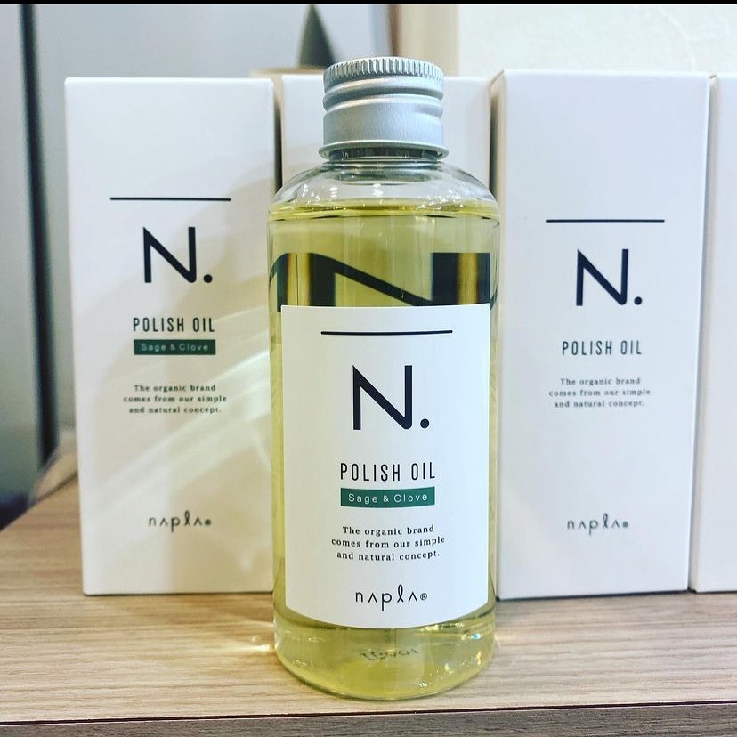 N.シリーズのポリッシュオイルは髪だけでなくお肌にもお使いいただけます!匂いも良くてオススメです️vivace南口店 刀祢vivaceでは引き続きお客様に安心してご来店頂けますよう、感染症予防対策にさらなる徹底をして参ります。感染予防対策として…全スタッフの手洗いうがい、検温、健康管理、お店の換気をいつも以上に徹底。ご来店いただいたお客様への検温。(37.5度以上ある方は施術をお断りさせていただいております。)消毒器の設置・お入りいただく際に必ず、手指およびお洋服を高機能除菌液にて消毒していただいております。スタッフ全員の完全マスク着用。お客様が席を変わる毎にテーブル、椅子、お手洗いやシャンプー台、ロッカーなど、接触する部分のアルコール消毒。お客様毎にスタッフの手指消毒および、器具のアルコール消毒を徹底。タオルは清潔を重視したプライベートタオル(使い切り)を使用。等、対策をさらに徹底することで、引き続き感染防止に努めております。お客様が、安心してリラックスできる環境作りを徹底すると共に、1人でも多くのお客様のキレイのお手伝いが出来る様にスタッフ一同、努力して参ります。ご来店心よりお待ちしております。#N. #Nドット #エヌドット #ナプラ #イルミナカラー #ミルボン #アディクシー #スロウカラー #美容師の休日 #美容師の卵 #美容師求人 #美容師募集 #スタッフ募集 #スタイリスト募集 #アシスタント募集 #ネイリスト募集 #美容好き #リクルート #日曜定休 #エルジューダ #アイラッシュ #埼玉美容師 #似合わせ #ヘアビューロン #ヘアビューザー