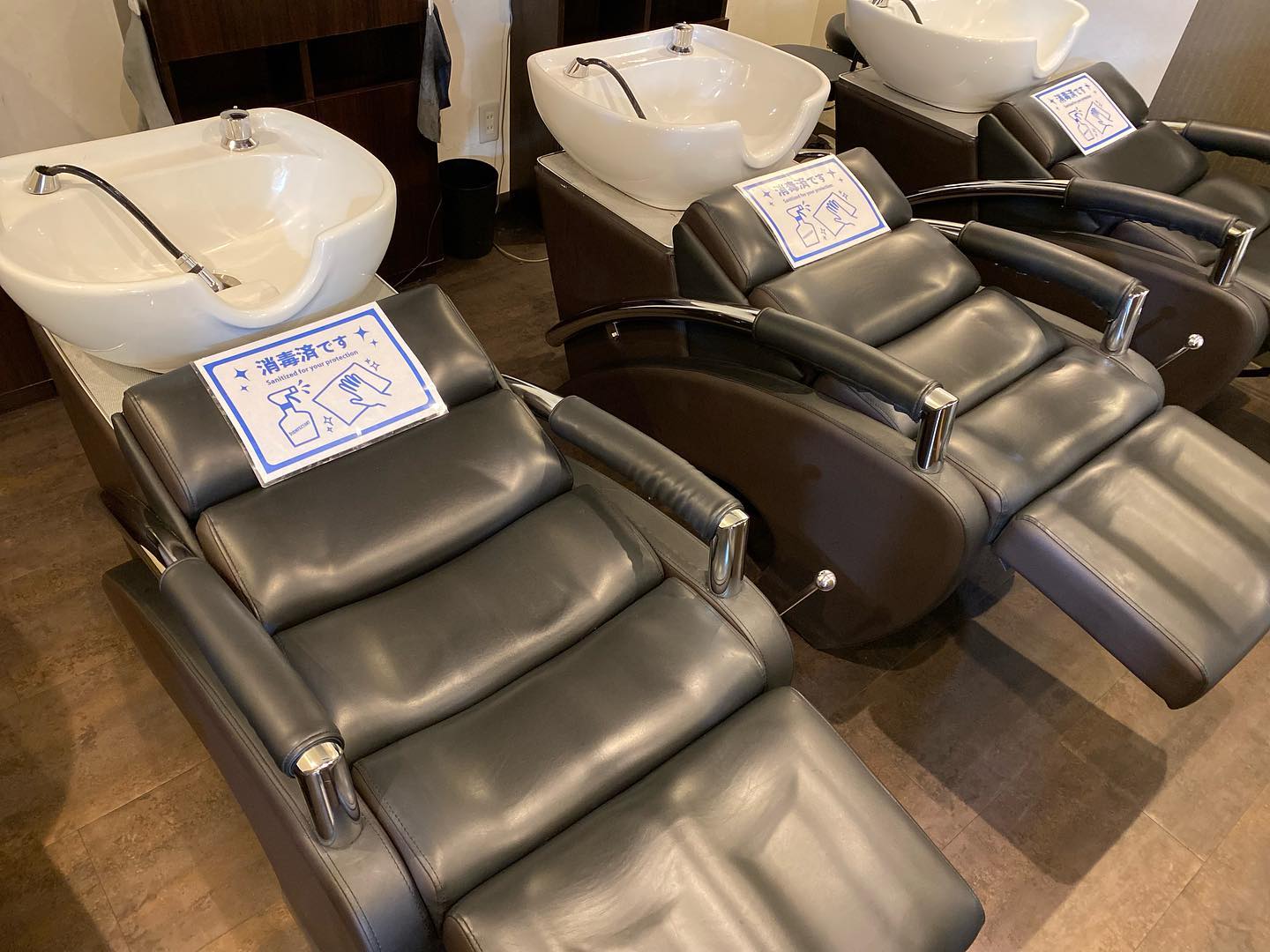 シャンプー台もお客様使用後、都度消毒しております。安心して当店をご利用ください・スタイリスト阿部川・vivaceて゛は引き続きお客様に安心してこ゛来店頂けますよう、感染症予防対策にさらなる徹底をして参ります。感染予防対策として…全スタッフの手洗いうか゛い、検温、健康管理、お店の換気をいつも以上に徹底。こ゛来店いたた゛いたお客様への検温。(37.5度以上ある方は施術をお断りさせていたた゛いております。)消毒器の設置・お入りいたた゛く際に必す゛、手指およひ゛お洋服を高機能除菌液にて消毒していたた゛いております。スタッフ全員の完全マスク着用。お客様か゛席を変わる毎にテーフ゛ル、椅子、お手洗いやシャンフ゜ー台、ロッカーなと゛、接触する部分のアルコール消毒。お客様毎にスタッフの手指消毒およひ゛、器具のアルコール消毒を徹底。タオルは清潔を重視したフ゜ライヘ゛ートタオル（使い切り）を使用。等、対策をさらに徹底することて゛、引き続き感染防止に努めております。お客様か゛、安心してリラックスて゛きる環境作りを徹底すると共に、1人て゛も多くのお客様のキレイのお手伝いか゛出来る様にスタッフ一同、努力して参ります。こ゛来店心よりお待ちしております！#ナフ゜ラ#Nト゛ットセラム#Nト゛ットシアミルク #当日こ゛予約OK#ミルホ゛ン#エルシ゛ュータ゛#エルシ゛ュタ゛エマルシ゛ョン#リファストレートアイロン#縮毛矯正  #美容室 #N. #Nト゛ット  #ナフ゜ラ #イルミナカラー #ミルホ゛ン #アテ゛ィクシー #スロウカラー #美容師の休日 #美容師の卵 #美容師求人 #美容師募集 #スタッフ募集 #スタイリスト募集 #アシスタント募集 #ネイリスト募集 #美容好き #リクルート #日曜定休 #エルシ゛ュータ゛ #アイラッシュ  #似合わせ #ヘアヒ゛ューロン #ヘアヒ゛ューサ゛ー