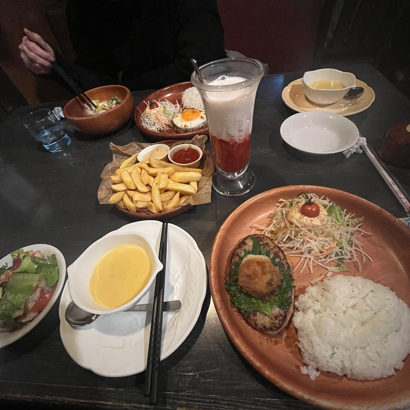 昨日のお休みに大友さんとご飯を食べに行きました！🍽