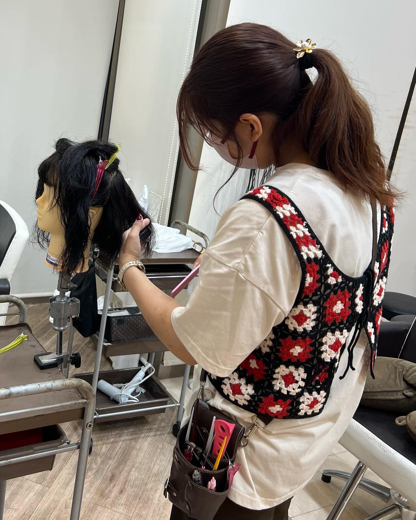 今日はアシスタントの刀祢ちゃんのパーマスタイルのトレーニング️