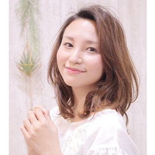 デジタルパーマのご紹介をします。普通のパーマとは違い熱で形状記憶させるので、パーマが長持ちします。また、乾かす時の再現が簡単です。お客様の髪質に合わせて薬の強さと温度を調整するので、ダメージも少なくすることが出来ます。是非、お試しください。明日は定休日！明後日、月曜日からご来店お待ちしております！