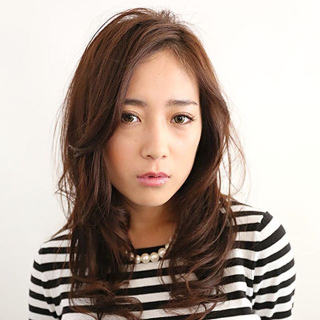 ストレートでも無く、巻きすぎないナチュラルなカールスタイル！ナチュラルなスタイルなので、どんな髪質の人にも似合う万能スタイル♪今流行りの透明感のあるカラーにも合います。春イチオシスタイルです！！ #越谷 #新越谷 #南越谷