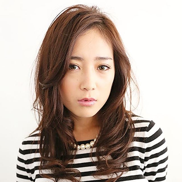 ストレートでも無く、巻きすぎないナチュラルなカールスタイル！ナチュラルなスタイルなので、どんな髪質の人にも似合う万能スタイル♪今流行りの透明感のあるカラーにも合います。夏イチオシスタイルです！！ #越谷 #新越谷 #南越谷駅