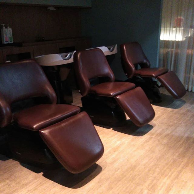 こんにちは！須田です！！今回はお店の紹介です！みなみこしがやてんのシャンプー台はリクライニングできるのでシャンプーやスパにオススメです！！ #N.#ナプラ#ミルボン#美容師求人 #美容室求人 #美容師募集 #スタッフ募集#美容専門学校 #スタイリスト募集 #アシスタント募集 #ネイリスト募集#アーバンパークライン #東武線 #春日部美容室#東萌ビューティーカレッジ#埼玉理容美容専門学校#日曜定休 #美容室日曜日休み #マツエク #ネイル#撮影モデル募集#エルジューダ#アイラッシュ#レイクタウン