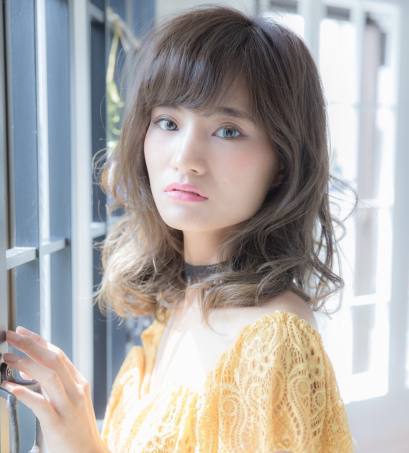 こんにちは!アニモフィオレンテ南越谷店です!今月オススメのミディアムスタイルのご紹介です☆オン眉で目元を強調して小顔に見せエアリ-な無造作カールで優しい雰囲気を!旬なプラチナアッシュでエレガントさをプラスしたクラシカルなセミディスタイル!当サロンはパーマ液なども頭皮に刺激が少なく臭いも少ないものを使用しております。ご安心下さい。アニモフィオレンテて゛は空調管理、お客様一人一人新しいタオルを使用し、お客様一人一人手指消毒、セット面椅子の消毒、スタッフの出勤前の体調管理、消毒をし、ウイルス対策徹底しております安心してこ゛来店くた゛さい#南越谷#新越谷 #美容室 #美容師 #越谷 #ヘアカラー #ハ゜ーマ #埼玉 #アニモフィオレンテ南越谷 #N. #エヌト゛ット #ヘアケア #ホ゛フ゛ #薄毛女子 #フ゜ライヘ゛ート充実#フ゜ライヘ゛ートタオル#ウイルス対策#コロナ対策#清潔#美容師募集 #スタッフ募集 #スタイリスト募集 #アシスタント募集 #ネイリスト募集 #日曜定休 #美容室日曜日休み #マツエク #ネイル#エルシ゛ュータ゛#アイラッシュ