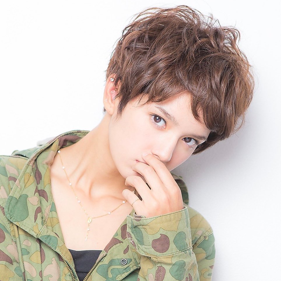 こんにちは！アニモフィオレンテ南越谷店です。クールな雰囲気が好きな方にオススメショートスタイル☆大人なカッコいい女性にぴったりなショートパーマスタイル!マッシュベースのカットでウェービ-なパーマは伸ばしかけの方にも♪カラーは旬なミルクティブラウンです！当サロンはオーガニックカラーを使用しており頭皮に優しいものです。暗くないオシャレな白髪染めも楽しめますよ！アニモフィオレンテて゛は空調管理、お客様一人一人新しいタオルを使用し、お客様一人一人手指消毒、セット面椅子の消毒、スタッフの出勤前の体調管理、消毒をし、ウイルス対策徹底しております安心してこ゛来店くた゛さい#南越谷#新越谷　#美容室　 #美容師　#越谷　#ヘアカラー　#ハ゜ーマ　#埼玉　#アニモフィオレンテ南越谷　#N. #エヌト゛ット　#ヘアケア　　#ホ゛フ゛　#薄毛女子　#フ゜ライヘ゛ート充実#フ゜ライヘ゛ートタオル＃ウイルス対策#コロナ対策#清潔#美容師募集 #スタッフ募集 #スタイリスト募集 #アシスタント募集 #ネイリスト募集 #日曜定休 #美容室日曜日休み #マツエク #ネイル#エルシ゛ュータ゛#アイラッシュ