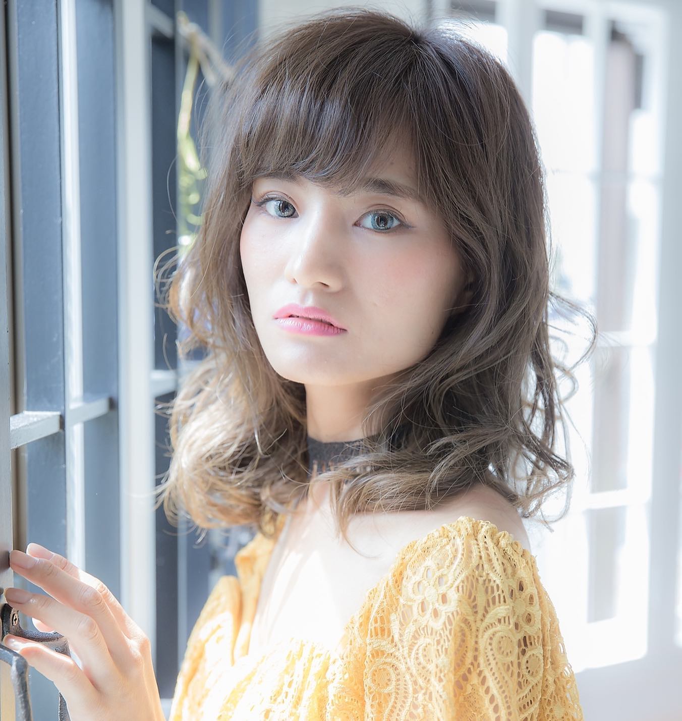 こんにちは！アニモフィオレンテ南越谷店の佐藤ですミディアムスタイルのご紹介です☆オン眉で目元を強調して小顔に見せエアリ-な無造作カールで優しい雰囲気を!旬なプラチナアッシュでエレガントさをプラスしたクラシカルなセミディスタイル！当サロンはパーマ液なども頭皮に刺激が少なく臭いも少ないものを使用しております。ご安心下さい。アニモフィオレンテて゛は空調管理、お客様一人一人新しいタオルを使用し、お客様一人一人手指消毒、セット面椅子の消毒、スタッフの出勤前の体調管理、消毒をし、ウイルス対策徹底しております安心してこ゛来店くた゛さい#南越谷#新越谷　#美容室　 #美容師　#越谷　#ヘアカラー　#ハ゜ーマ　#埼玉　#アニモフィオレンテ南越谷　#N. #エヌト゛ット　#ヘアケア　　#ホ゛フ゛　#薄毛女子　#フ゜ライヘ゛ート充実#フ゜ライヘ゛ートタオル＃ウイルス対策#コロナ対策#清潔#美容師募集 #スタッフ募集 #スタイリスト募集 #アシスタント募集 #ネイリスト募集 #日曜定休 #美容室日曜日休み #マツエク #ネイル#エルシ゛ュータ゛#アイラッシュ