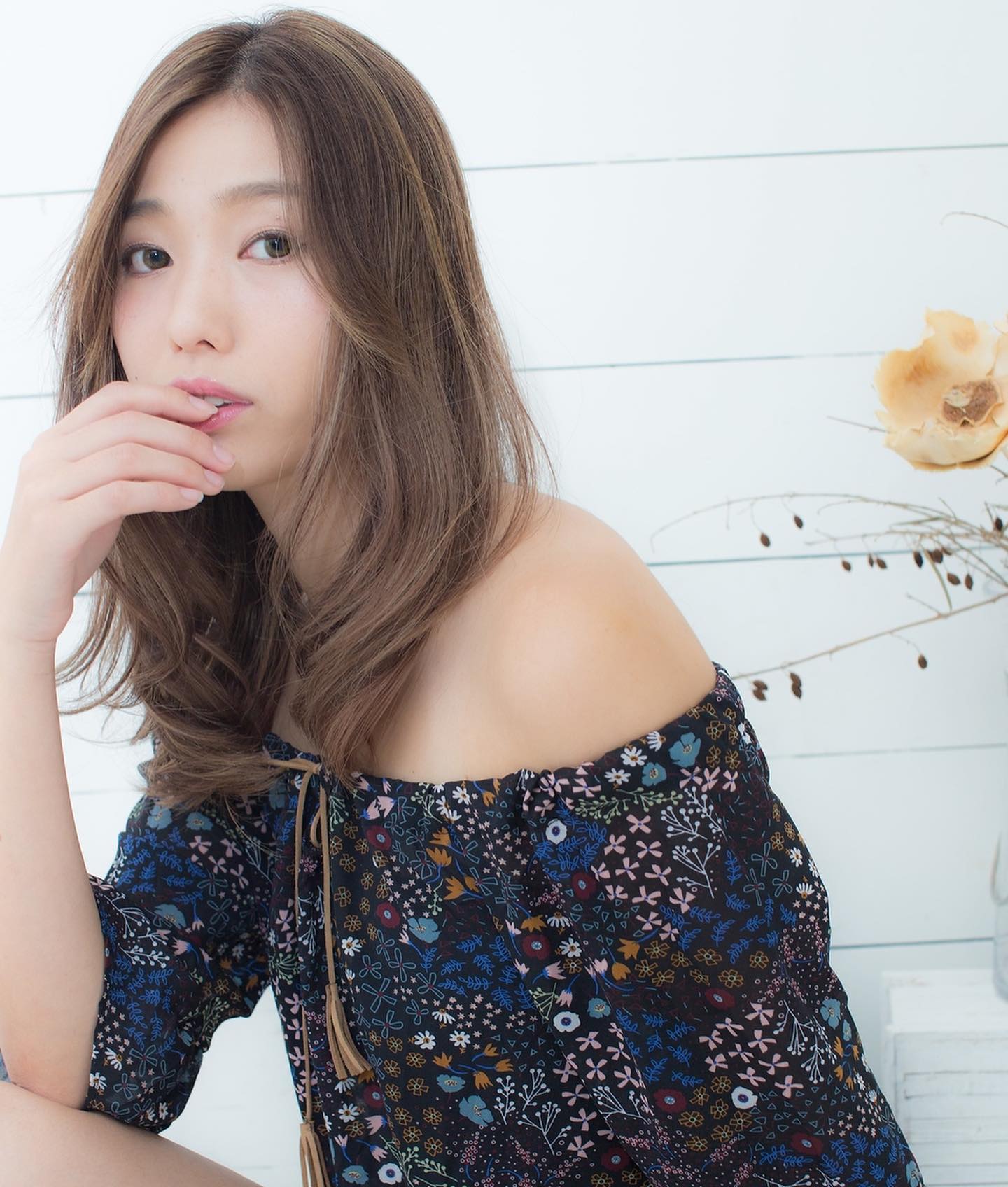 こんにちは!アニモフィオレンテ南越谷店です!オススメのミディアムスタイル☆くせ毛風なフェミニンなエアリーロングで韓国風なヨシンモリに。輪郭カバーで小顔見せもバッチリ♪旬なハイライトを入れてオシャレにセクシーに♪ハイライトは白髪ぼかしの効果もありいま大人気です!是非一度お試しください♪アニモフィオレンテて゛は空調管理、お客様一人一人新しいタオルを使用し、お客様一人一人手指消毒、セット面椅子の消毒、スタッフの出勤前の体調管理、消毒をし、ウイルス対策徹底しております安心してこ゛来店くた゛さい#南越谷#新越谷 #美容室 #美容師 #越谷 #ヘアカラー #ハ゜ーマ #埼玉 #アニモフィオレンテ南越谷 #N. #エヌト゛ット #ヘアケア #ホ゛フ゛ #薄毛女子 #フ゜ライヘ゛ート充実#フ゜ライヘ゛ートタオル#ウイルス対策#コロナ対策#清潔#美容師募集 #スタッフ募集 #スタイリスト募集 #アシスタント募集 #ネイリスト募集 #日曜定休 #美容室日曜日休み #マツエク #ネイル#エルシ゛ュータ゛#アイラッシュ