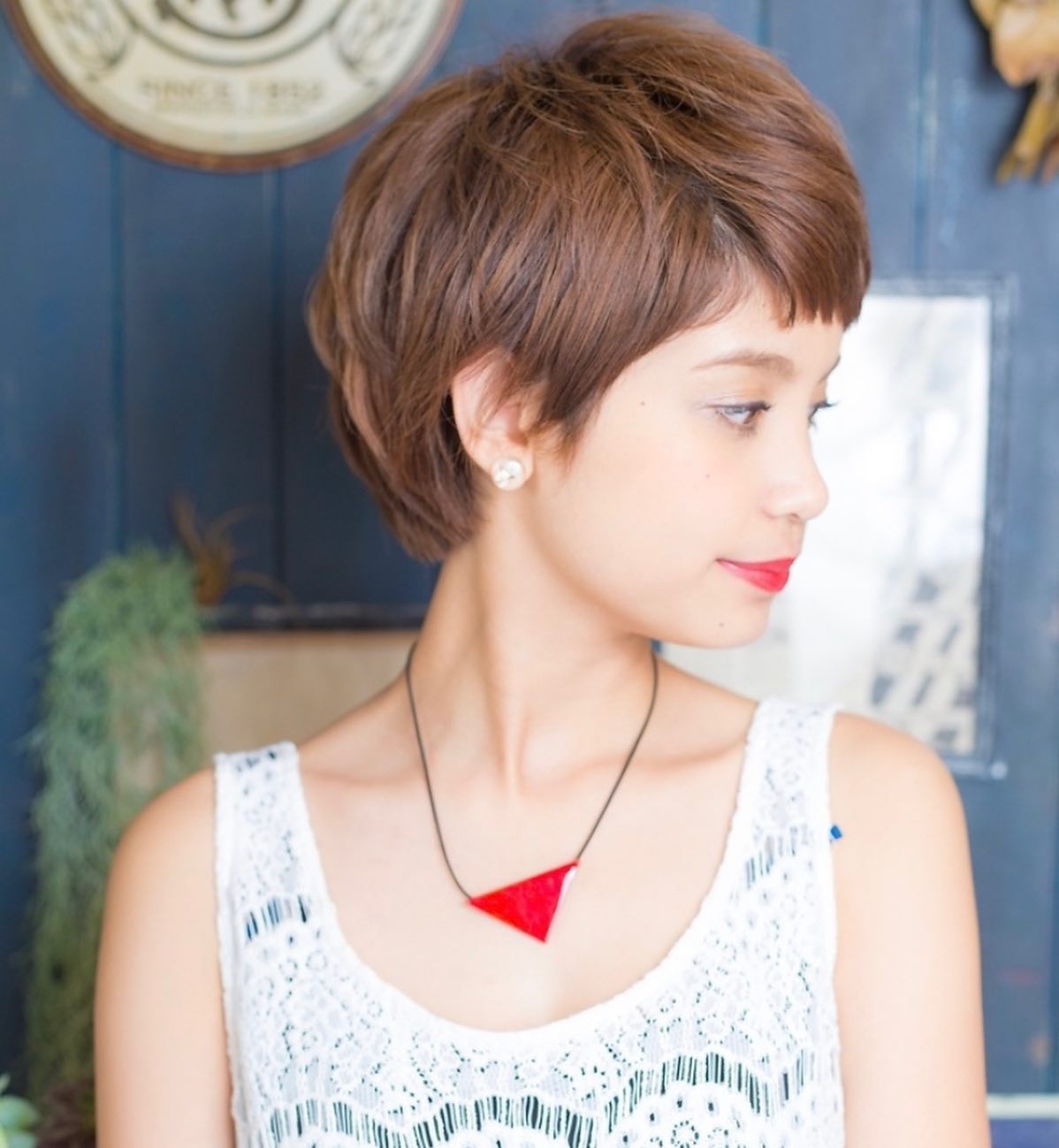 こんにちは！アニモフィオレンテ南越谷店の佐藤です！オススメショートスタイル☆思い切って短くカジュアルモードなショートスタイルに♪光に透けたピンクカラーとショートバングが印象的。直毛の方はくせ毛風のパーマでカールをつけると柔らかい印象に！これから襟のあるお洋服など着ることが多くなる時期、スッキリ短くしたい方にオススメです！アニモフィオレンテて゛は空調管理、お客様一人一人新しいタオルを使用し、お客様一人一人手指消毒、セット面椅子の消毒、スタッフの出勤前の体調管理、消毒をし、ウイルス対策徹底しております安心してこ゛来店くた゛さい#南越谷#新越谷　#美容室　 #美容師　#越谷　#ヘアカラー　#ハ゜ーマ　#埼玉　#アニモフィオレンテ越谷　#N. #エヌト゛ット　#ヘアケア　　#ホ゛フ゛　#薄毛女子　#フ゜ライヘ゛ート充実#フ゜ライヘ゛ートタオル＃ウイルス対策#コロナ対策#清潔#美容師募集 #スタッフ募集 #スタイリスト募集 #アシスタント募集 #ネイリスト募集 #日曜定休 #美容室日曜日休み #マツエク #ネイル#エルシ゛ュータ゛#アイラッシュ