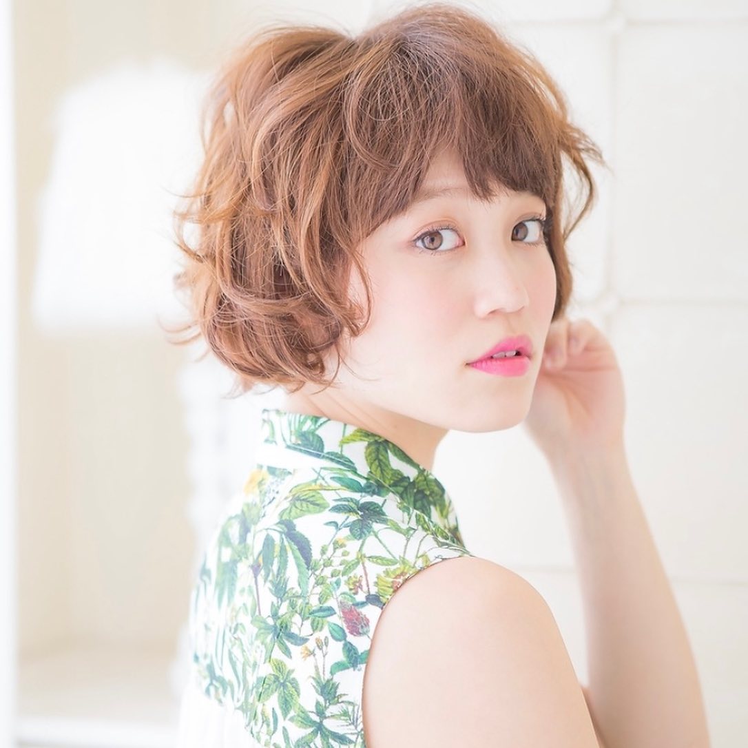 こんにちは!店長の佐藤です!オススメスタイルのご紹介ボブにランダムなウェーブをプラス♪ゆるふわなボブスタイルです!当サロンは臭いの少ないパーマ剤を使用しており頭皮にも優しいです。スタイルのご相談いつでもお待ちしております!アニモフィオレンテて゛は空調管理、お客様一人一人新しいタオルを使用し、お客様一人一人手指消毒、セット面椅子の消毒、スタッフの出勤前の体調管理、消毒をし、ウイルス対策徹底しております安心してこ゛来店くた゛さい#南越谷#新越谷 #美容室 #美容師 #越谷 #ヘアカラー #ハ゜ーマ #埼玉 #アニモフィオレンテ越谷 #N. #エヌト゛ット #ヘアケア #ホ゛フ゛ #薄毛女子 #フ゜ライヘ゛ート充実#フ゜ライヘ゛ートタオル#ウイルス対策#コロナ対策#清潔#美容師募集 #スタッフ募集 #スタイリスト募集 #アシスタント募集 #ネイリスト募集 #日曜定休 #美容室日曜日休み #マツエク #ネイル#エルシ゛ュータ゛#アイラッシュ