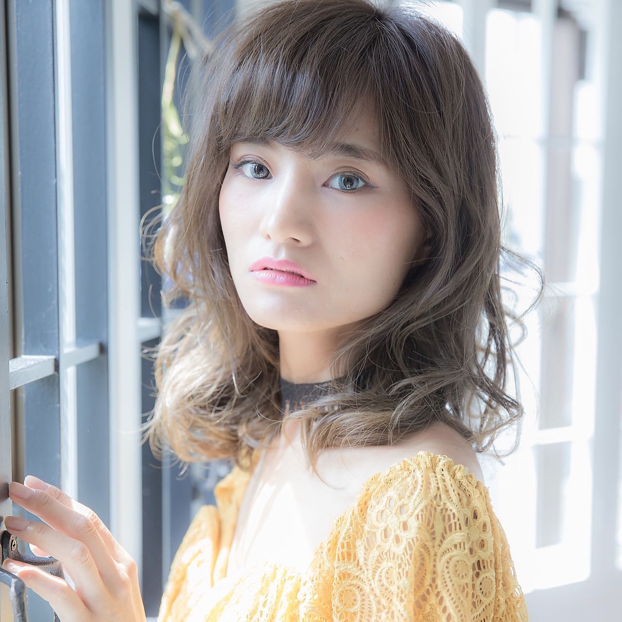 こんにちは!アニモフィオレンテ南越谷店の佐藤ですミディアムスタイルのご紹介です☆オン眉で目元を強調して小顔に見せエアリ-な無造作カールで優しい雰囲気を!旬なプラチナアッシュでエレガントさをプラスしたクラシカルなセミディスタイル!当サロンはパーマ液なども頭皮に刺激が少なく臭いも少ないものを使用しております。ご安心下さい。アニモフィオレンテて゛は空調管理、お客様一人一人新しいタオルを使用し、お客様一人一人手指消毒、セット面椅子の消毒、スタッフの出勤前の体調管理、消毒をし、ウイルス対策徹底しております安心してこ゛来店くた゛さい#南越谷#新越谷 #美容室 #美容師 #越谷 #ヘアカラー #ハ゜ーマ #埼玉 #アニモフィオレンテ越谷 #N. #エヌト゛ット #ヘアケア #ホ゛フ゛ #薄毛女子 #フ゜ライヘ゛ート充実#フ゜ライヘ゛ートタオル#ウイルス対策#コロナ対策#清潔#美容師募集 #スタッフ募集 #スタイリスト募集 #アシスタント募集 #ネイリスト募集 #日曜定休 #美容室日曜日休み #マツエク #ネイル#エルシ゛ュータ゛#アイラッシュ