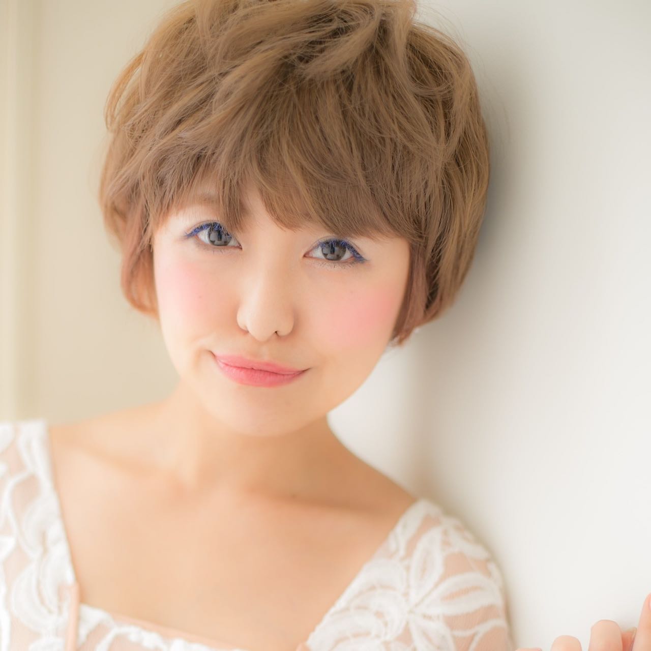 こんにちは!アニモフィオレンテ南越谷店の佐藤です!フェミニンな雰囲気漂う、ランダムカールのガーリーショート。明るめカラーでも、そして少しトーンを落とした暗めのカラーでもどちらでも似合う、人気スタイル!当サロンのカラー剤はオーガニック由来で頭皮に優しいものを使用しております。暗すぎないオシャレな白髪染めも取り揃えておりますのでご相談ください。ハイライトカラーでメリハリをつけたスタイルもオススメです♪白髪染めをしている方でも明るくできるので是非ご相談下さい!アニモフィオレンテて゛は空調管理、お客様一人一人新しいタオルを使用し、お客様一人一人手指消毒、セット面椅子の消毒、スタッフの出勤前の体調管理、消毒をし、ウイルス対策徹底しております安心してこ゛来店くた゛さい#南越谷#新越谷 #美容室 #美容師 #越谷 #ヘアカラー #ハ゜ーマ #埼玉 #アニモフィオレンテ越谷 #N. #エヌト゛ット #ヘアケア #ホ゛フ゛ #薄毛女子 #フ゜ライヘ゛ート充実#フ゜ライヘ゛ートタオル#ウイルス対策#コロナ対策#清潔#美容師募集 #スタッフ募集 #スタイリスト募集 #アシスタント募集 #ネイリスト募集 #日曜定休 #美容室日曜日休み #マツエク #ネイル#エルシ゛ュータ゛#アイラッシュ