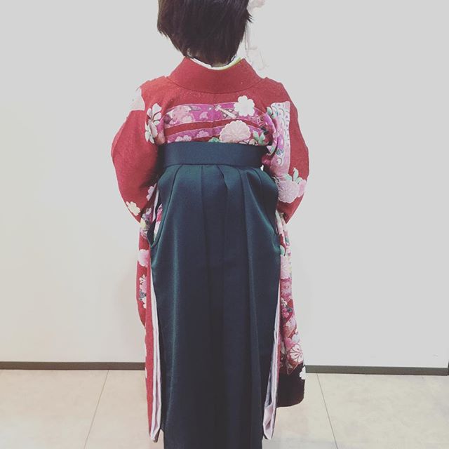 おはようございます本日は卒業式シーズンですねanimoでは袴の着付けも行っております#animoFIORENTE #三郷美容室 #マツエク #ネイル #着付け #美容師求人 #美容室求人  #美容学生