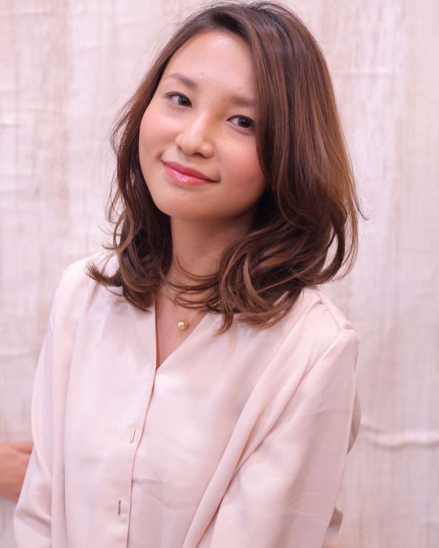 ４月８日以降の営業について 「緊急事態宣言」を受け、アニモフィオレンテ三郷店では、お客様に安心してご来店頂けますよう以下の対策を取らさせて頂きます。なお営業時間は変わらず9時から18時までとなりますが、ご変更の際はお知らせさせて頂きますのでご了承下さい。 密集空間防止のため１日のご予約人数を制限させて頂き、お客様同士の席の間隔を一席ごとに空けて施術させて頂きます。 全スタッフの手洗いうがい、換気をいつも以上に徹底させていただいております。 アルコール消毒器の設置※お入りいただく際に必ず消毒していただいております。スタッフ全員の完全マスク着用 椅子/テーブルのアルコール拭き※お客様が席を変わる度、都度拭いております。 タオルは清潔を重視したプライベートタオル（使い切り）を使用等、対策を徹底することで、感染防止に努めております。また、万が一、スタッフに発熱や体調不良が発生した場合はお客様の安心・安全を第一に無理な出社をせずにお客様にご予約の調整をお願いさせて頂きますのでご協力の程、よろしくお願いします。ご来店、心よりお待ちしております。アニモフィオレンテ三郷店　店長佐藤#三郷　#美容室　 #美容師　#越谷　#ヘアカラー　#パーマ　#埼玉　#アニモ　#N. #エヌドット　#ヘアケア　#ショート　#ボブ　#薄毛　#新しいタオル#プライベートタオル＃ウイルス対策#コロナウイルスにも安心#清潔#美容師募集 #スタッフ募集 #スタイリスト募集 #アシスタント募集 #ネイリスト募集  #日曜定休 #美容室日曜日休み #マツエク #ネイル#エルジューダ#アイラッシュ