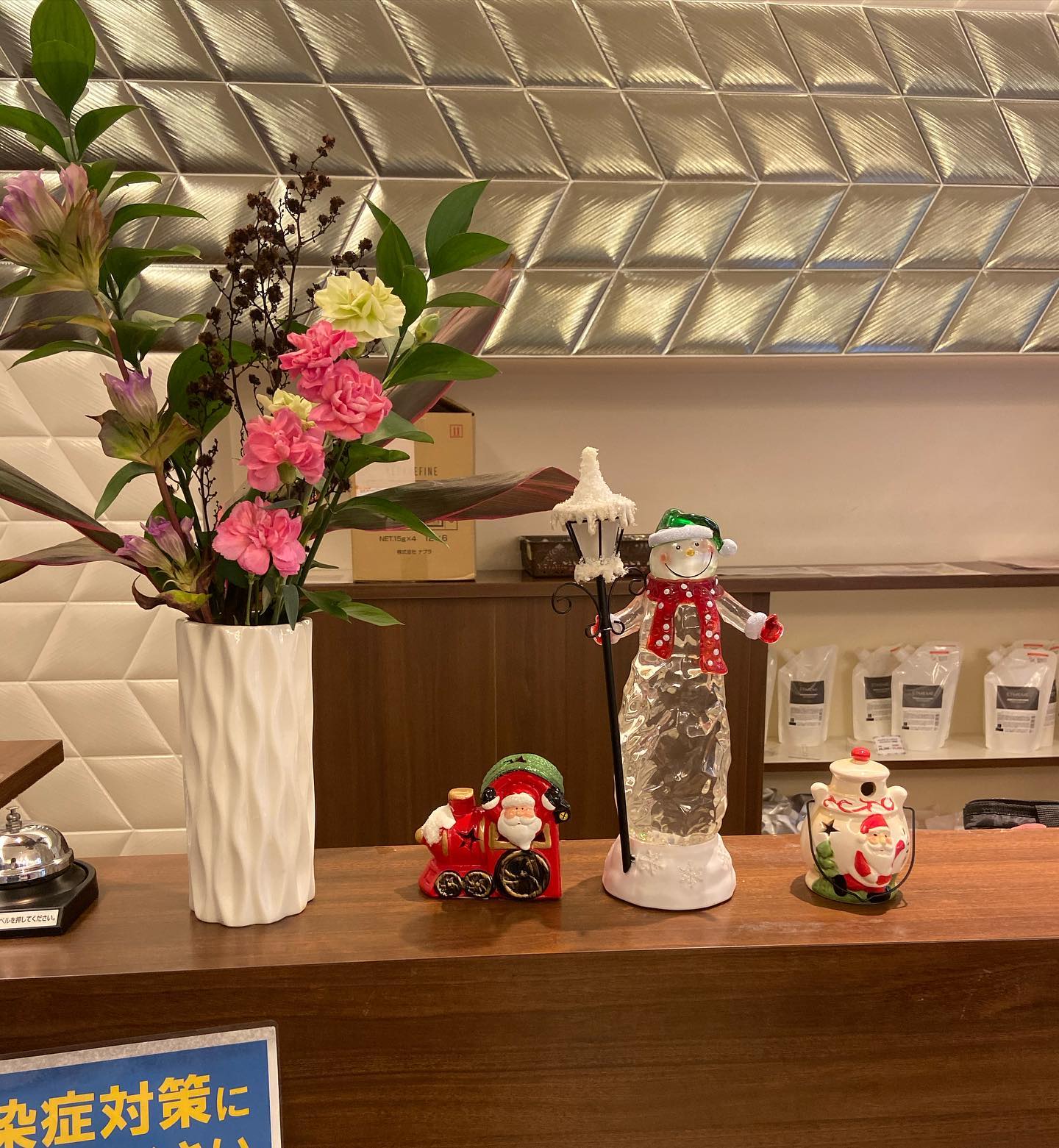 店内もクリスマス仕様になってきました️