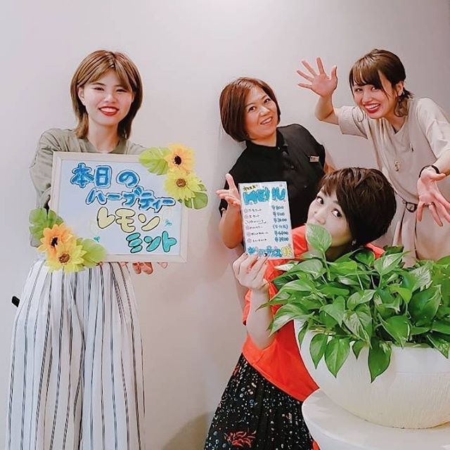 ポイントパーマや前髪ストレートなど、メインのメンズにちょこっとプラスするだけでも、この梅雨時期を楽に過ごせますドリンクサービスなども豊富に揃っていますお気軽にご相談下さい