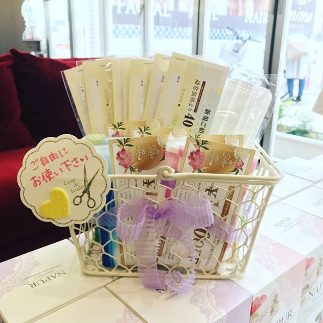 40%オフご家族やご友人、、、ご紹介いただきますと、そのご新規様が、定価から40%オフでご希望メニューをご堪能いただけますご紹介してくれたお客様は、定価から50%オフです️ ペアでのご予約もお受けできますお電話お待ちしています！