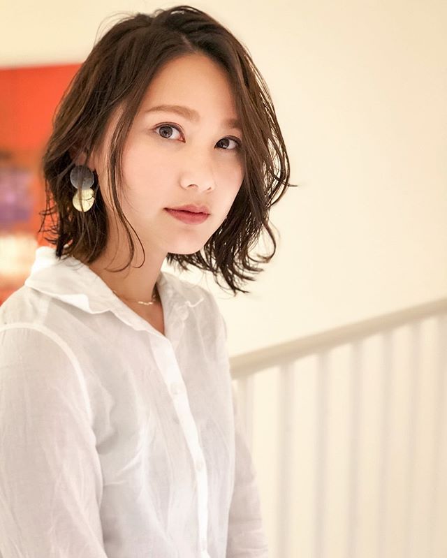 綺麗を保つ??自宅でのヘアケアで?ずっと綺麗なままをキープ！??トリートメントはもちろんですが、?シャンプーが重要です。??自分に合った種類を選ぶのは?自己判断では難しいので、?是非ご相談ください。??シャンプートリートメントなど?ヘアケア商品は?毎日30～40%offです。??アニモフィオレンテ南流山?糸賀??ただ今当店では新型コロナウイルス感染対策として?＊スタッフ全員のマスクの着用?＊店内換気の強化?＊お客様ご来店時に手指消毒のご協力?＊使用座席　使用箇所の都度消毒?＊お客様1人1人のプライベートタオル（使い切り）の使用?＊空間除菌の実施?＊密集空間防止の為1日のご予約人数の制限をさせていただいております。?お客様に安心してご利用いただけるように取り組んでおります。????#流山美容室 #三郷美容室 #吉川美容室 #エヌドットポリッシュオイル #エヌドットシアミルク #エヌドットオム #エヌドットシャンプー #エヌドット取扱店 #ナプラエヌドット #ナプラオーガニックカラー #ナプラカラーケア #ナプラトリートメント #ナピュール #小顔カット #小顔効果 #大人ショート #前下がりショート #レイヤーボブ #30代髪型 #40代髪型 #50代髪型 #グレージュカラー #南流山 #コロナ対策 #プライベートタオル #リファ #レア髪 #リファストレートアイロン #レア髪ストレート