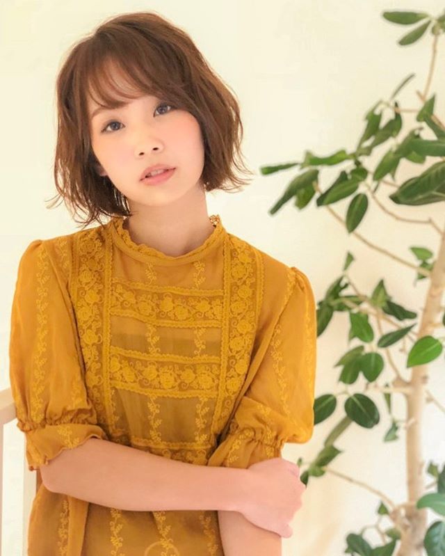 人気のボブ??ボブスタイルの長さでも?グラデーションカットにすることで?横の広がりが出てふんわりします。??前から見たときにひし形の形になると?顔の形もスッキリとして見えます。??30代40代のヘアスタイルにもオススメです。?参考にどうぞ。??アニモフィオレンテ南流山?糸賀??ただ今当店では新型コロナウイルス感染対策として?＊スタッフ全員のマスクの着用?＊店内換気の強化?＊お客様ご来店時に手指消毒のご協力?＊使用座席　使用箇所の都度消毒?＊お客様1人1人のプライベートタオル（使い切り）の使用?＊空間除菌の実施?＊密集空間防止の為1日のご予約人数の制限をさせていただいております。?お客様に安心してご利用いただけるように取り組んでおります。????#流山美容室 #三郷美容室 #吉川美容室 #エヌドットポリッシュオイル #エヌドットシアミルク #エヌドットオム #エヌドットシャンプー #エヌドット取扱店 #ナプラエヌドット #ナプラオーガニックカラー #ナプラカラーケア #ナプラトリートメント #ナピュール #小顔カット #小顔効果 #大人ショート #前下がりショート #レイヤーボブ #30代髪型 #40代髪型 #50代髪型 #グレージュカラー #南流山 #コロナ対策 #プライベートタオル #リファ #レア髪 #リファストレートアイロン #レア髪ストレート