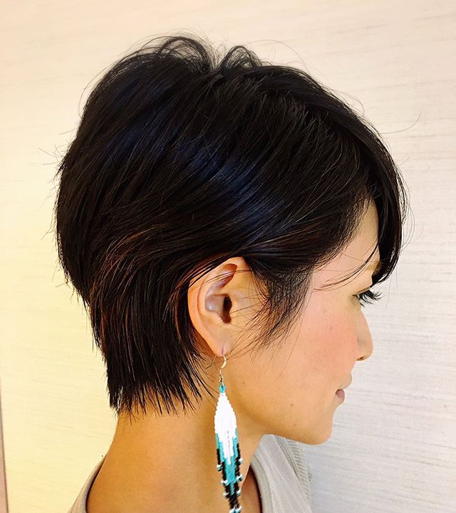 いつもより少し何かを変えたい～なんて方がいたら是非！ベースカラーにプラスして、ホイルカラーもオススメです！ほんのり明るくやしっかり明るくなど目立たせたい方さりげなく感がいい方。お客様に合わせて出来ます！！ スタイリスト大橋ただ今当店では新型コロナウイルス感染対策として＊スタッフ全員のマスクの着用＊店内換気の強化＊お客様ご来店時に手指消毒のご協力＊使用座席　使用箇所の都度消毒＊お客様1人1人のプライベートタオル（使い切り）の使用＊空間除菌の実施＊密集空間防止の為1日のご予約人数の制限をさせていただいております。お客様に安心してご利用いただけるように取り組んでおります。#流山美容室 #三郷美容室 #吉川美容室 #エヌドットポリッシュオイル #エヌドットシアミルク #エヌドットオム #エヌドットシャンプー #エヌドット取扱店 #ナプラエヌドット #ナプラオーガニックカラー #ナプラカラーケア #ナプラトリートメント #ナピュール #小顔カット #小顔効果 #大人ショート #前下がりショート #レイヤーボブ #30代髪型 #40代髪型 #50代髪型 #グレージュカラー #南流山 #コロナ対策 #プライベートタオル#BRP