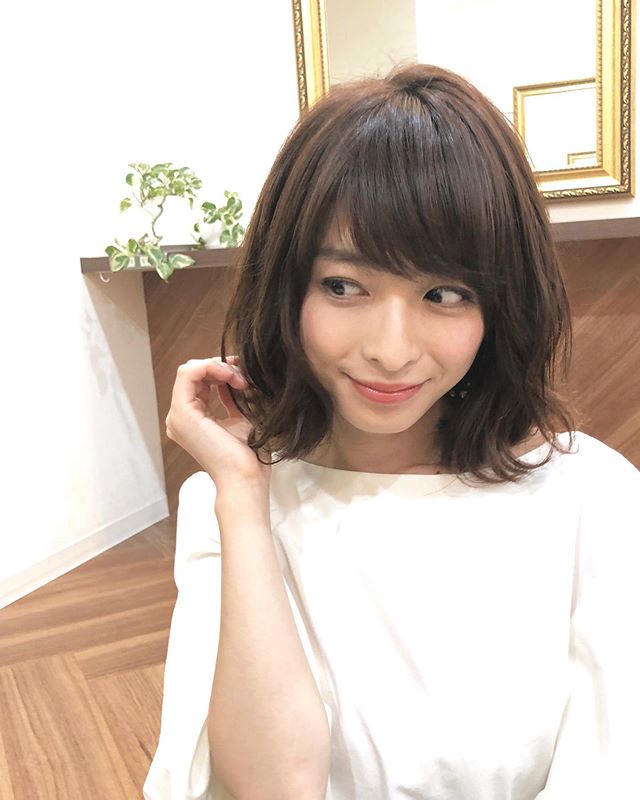 小顔効果??ボブの長さは色々ですが、?顔のラインに合わせると?顔周りにフィットして、小顔効果があります。??人気のボブですが、?伸びてきた時にもバランスが崩れにくいので、?長持ちスタイルでオススメです！??参考にどうぞ。?アニモフィオレンテ南流山?糸賀???ただ今当店では新型コロナウイルス感染対策として?＊スタッフ全員のマスクの着用?＊店内換気の強化?＊お客様ご来店時に手指消毒のご協力?＊使用座席　使用箇所の都度消毒?＊お客様1人1人のプライベートタオル（使い切り）の使用?＊空間除菌の実施?＊密集空間防止の為1日のご予約人数の制限をさせていただいております。?お客様に安心してご利用いただけるように取り組んでおります。??#流山美容室 #三郷美容室 #吉川美容室 #エヌドットポリッシュオイル #エヌドットシアミルク #エヌドットオム #エヌドットシャンプー #エヌドット取扱店 #ナプラエヌドット #ナプラオーガニックカラー #ナプラカラーケア #ナプラトリートメント #ナピュール #小顔カット #小顔効果 #大人ショート #前下がりショート #レイヤーボブ #30代髪型 #40代髪型 #50代髪型 #グレージュカラー #南流山 #コロナ対策 #プライベートタオル #リファ #レア髪 #リファストレートアイロン #レア髪ストレート