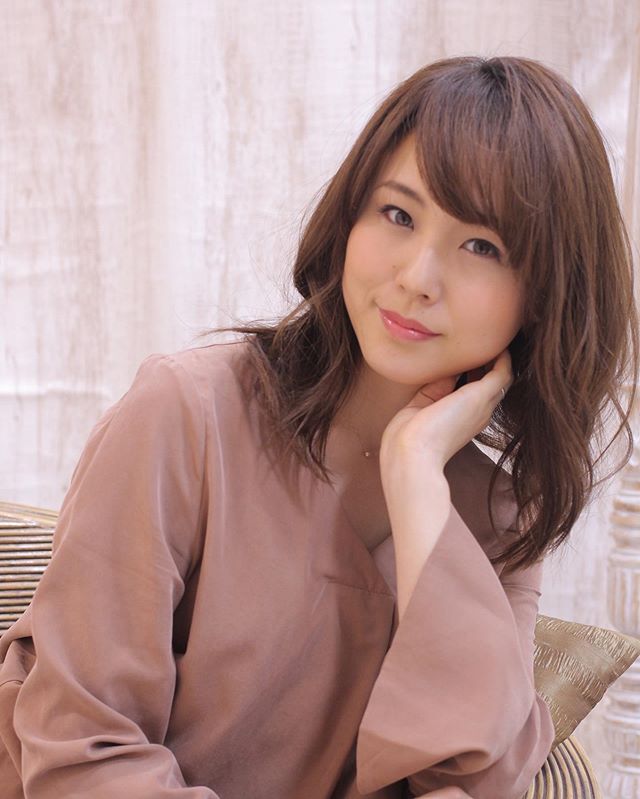 綺麗を保つ??自宅でのヘアケアで?ずっと綺麗なままをキープ！??トリートメントはもちろんですが、?シャンプーが重要です。??自分に合った種類を選ぶのは?自己判断では難しいので、?是非ご相談ください。??シャンプートリートメントなど?ヘアケア商品は?毎日30～40%offです。??アニモフィオレンテ南流山?糸賀??ただ今当店では新型コロナウイルス感染対策として?＊スタッフ全員のマスクの着用?＊店内換気の強化?＊お客様ご来店時に手指消毒のご協力?＊使用座席　使用箇所の都度消毒?＊お客様1人1人のプライベートタオル（使い切り）の使用?＊空間除菌の実施?＊密集空間防止の為1日のご予約人数の制限をさせていただいております。?お客様に安心してご利用いただけるように取り組んでおります。????#流山美容室 #三郷美容室 #吉川美容室 #エヌドットポリッシュオイル #エヌドットシアミルク #エヌドットオム #エヌドットシャンプー #エヌドット取扱店 #ナプラエヌドット #ナプラオーガニックカラー #ナプラカラーケア #ナプラトリートメント #ナピュール #小顔カット #小顔効果 #大人ショート #前下がりショート #レイヤーボブ #30代髪型 #40代髪型 #50代髪型 #グレージュカラー #南流山 #コロナ対策 #プライベートタオル #リファ #レア髪 #リファストレートアイロン #レア髪ストレート