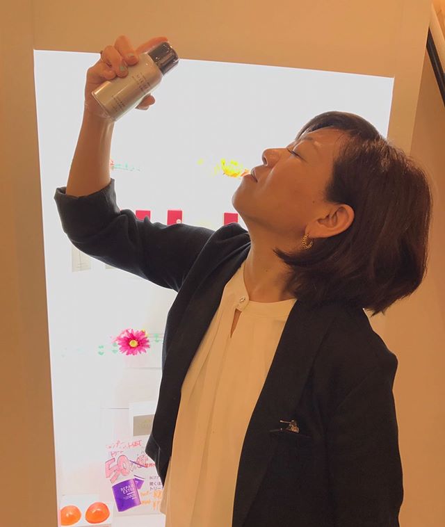 これからの季節。おススメのスプレー！！ 「ミーファ」シリーズの日焼け止めスプレー。簡単に吹きかけて、全身守ってくれます！髪は紫外線から守る事でカラーの色持ち良くなります！！ 便利なスプレー！おススメです。スタイリスト大橋今当店では新型コロナウイルス感染対策として＊スタッフ全員のマスクの着用＊店内換気の強化＊お客様ご来店時に手指消毒のご協力＊使用座席　使用箇所の都度消毒＊お客様1人1人のプライベートタオル（使い切り）の使用＊空間除菌の実施＊密集空間防止の為1日のご予約人数の制限をさせていただいております。お客様に安心してご利用いただけるように取り組んでおります。#流山美容室 #三郷美容室 #吉川美容室 #エヌドットポリッシュオイル #エヌドットシアミルク #エヌドットオム #エヌドットシャンプー #エヌドット取扱店 #ナプラエヌドット #ナプラオーガニックカラー #ナプラカラーケア #ナプラトリートメント #ナピュール #小顔カット #小顔効果 #大人ショート #前下がりショート #レイヤーボブ #30代髪型 #40代髪型 #50代髪型 #グレージュカラー #南流山 #コロナ対策 #プライベートタオル#BRP