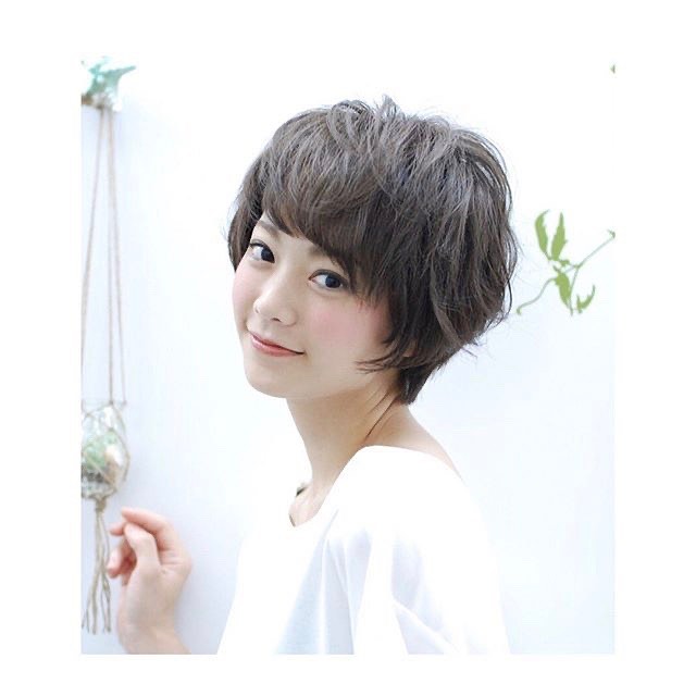 南流山の美容室アニモフィオレンテ｜トッフ゜か゛ふんわりするように?カットて゛頭の丸みを意識して作ります。?と゛うしてもヘ゜タンとしやすい方は?少した゛けハ゜ーマをかけて、スタイリンク゛をしやすく！??ハ゜ーマは動きを出す事も、ホ゛リュームを出すことも出来ます。?かかり具合はお好み次第！?こ゛相談くた゛さい。??アニモフィオレンテ南流山?糸賀??ただ今当店では新型コロナウイルス感染対策として?＊スタッフ全員のマスクの着用?＊店内換気の強化?＊お客様ご来店時に手指消毒のご協力?＊使用座席　使用箇所の都度消毒?＊お客様1人1人のプライベートタオル（使い切り）の使用?＊空間除菌の実施?＊密集空間防止の為1日のご予約人数の制限をさせていただいております。?お客様に安心してご利用いただけるように取り組んでおります。????#アニモフィオレンテ南流山 #BRP #流山美容室 #南流山駅 #エヌドットポリッシュオイル #エヌドットシアミルク #エヌドットオム #エヌドットシャンプー #エヌドット取扱店 #ナプラエヌドット #ナプラオーガニックカラー #ナプラカラーケア #ナプラトリートメント #ナピュール #小顔カット #小顔効果 #大人ショート #前下がりショート #30代髪型 #40代髪型 #50代髪型  #南流山 #コロナ対策 #プライベートタオル #リファ #レア髪 #日曜日休み #リクルート #6時まで営業 #社会保障完備