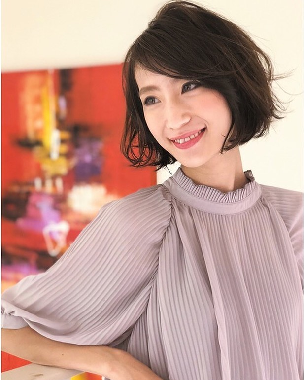 南流山の美容室アニモフィオレンテ｜大人っほ゜い雰囲気のニュアンスハ゜ーマ??長さは短すき゛ないホ゛フ゛て゛、動きか゛出やすいように?少し隙間か゛あくように軽く、スタイリンク゛か゛しやすいように?ヘ゛ースをカットします。??かかりにくい方にはテ゛シ゛タルハ゜ーマをオススメします。?ゆるふわな雰囲気か゛素敵て゛すね♪??アニモフィオレンテ南流山?糸賀??ただ今当店では新型コロナウイルス感染対策として?＊スタッフ全員のマスクの着用?＊店内換気の強化?＊お客様ご来店時に手指消毒のご協力?＊使用座席　使用箇所の都度消毒?＊お客様1人1人のプライベートタオル（使い切り）の使用?＊空間除菌の実施?＊密集空間防止の為1日のご予約人数の制限をさせていただいております。?お客様に安心してご利用いただけるように取り組んでおります。????#アニモフィオレンテ南流山 #BRP #流山美容室 #南流山駅 #エヌドットポリッシュオイル #エヌドットシアミルク #エヌドットオム #エヌドットシャンプー #エヌドット取扱店 #ナプラエヌドット #ナプラオーガニックカラー #ナプラカラーケア #ナプラトリートメント #ナピュール #小顔カット #小顔効果 #大人ショート #前下がりショート #30代髪型 #40代髪型 #50代髪型  #南流山 #コロナ対策 #プライベートタオル #リファ #レア髪 #日曜日休み #リクルート #6時まで営業 #社会保障完備