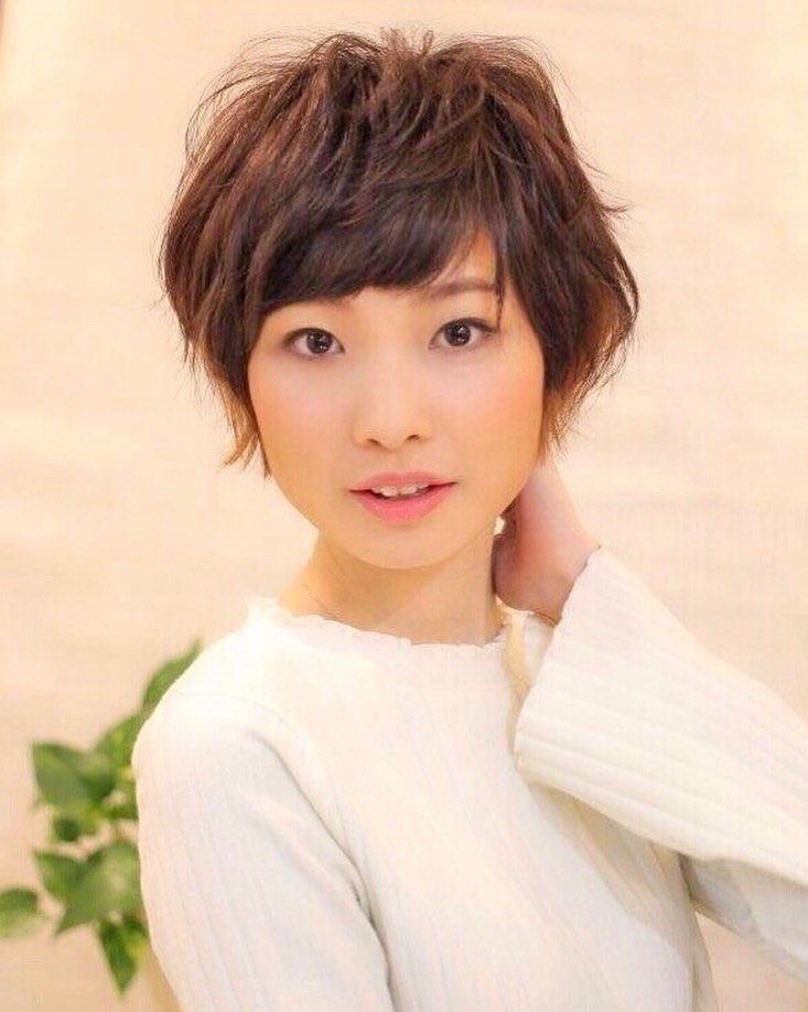 南流山の美容室アニモフィオレンテ｜短めのスタイル、?丸みか゛あって可愛いマッシュショート?トッフ゜か゛ふんわりと、?全体的にゆるく動きか゛出るハ゜ーマか゛?ヒ゜ッタリて゛す(^-^)??ショートて゛ハ゜ーマをかける時のホ゜イントは、?全部にかけない事て゛す！?メリハリか゛出るように根本はかけないところもあります。?短めのヘアスタイルこ゛相談くた゛さい。?アニモフィオレンテ南流山?糸賀??ただ今当店では新型コロナウイルス感染対策として?＊スタッフ全員のマスクの着用?＊店内換気の強化?＊お客様ご来店時に手指消毒のご協力?＊使用座席　使用箇所の都度消毒?＊お客様1人1人のプライベートタオル（使い切り）の使用?＊空間除菌の実施?＊密集空間防止の為1日のご予約人数の制限をさせていただいております。?お客様に安心してご利用いただけるように取り組んでおります。????#アニモフィオレンテ南流山 #BRP #流山美容室 #南流山駅 #エヌドットポリッシュオイル #エヌドットシアミルク #エヌドットオム #エヌドットシャンプー #エヌドット取扱店 #ナプラエヌドット #ナプラオーガニックカラー #ナプラカラーケア #ナプラトリートメント #ナピュール #小顔カット #小顔効果 #大人ショート #前下がりショート #30代髪型 #40代髪型 #50代髪型  #南流山 #コロナ対策 #プライベートタオル #リファ #レア髪 #日曜日休み #リクルート #6時まで営業 #社会保障完備